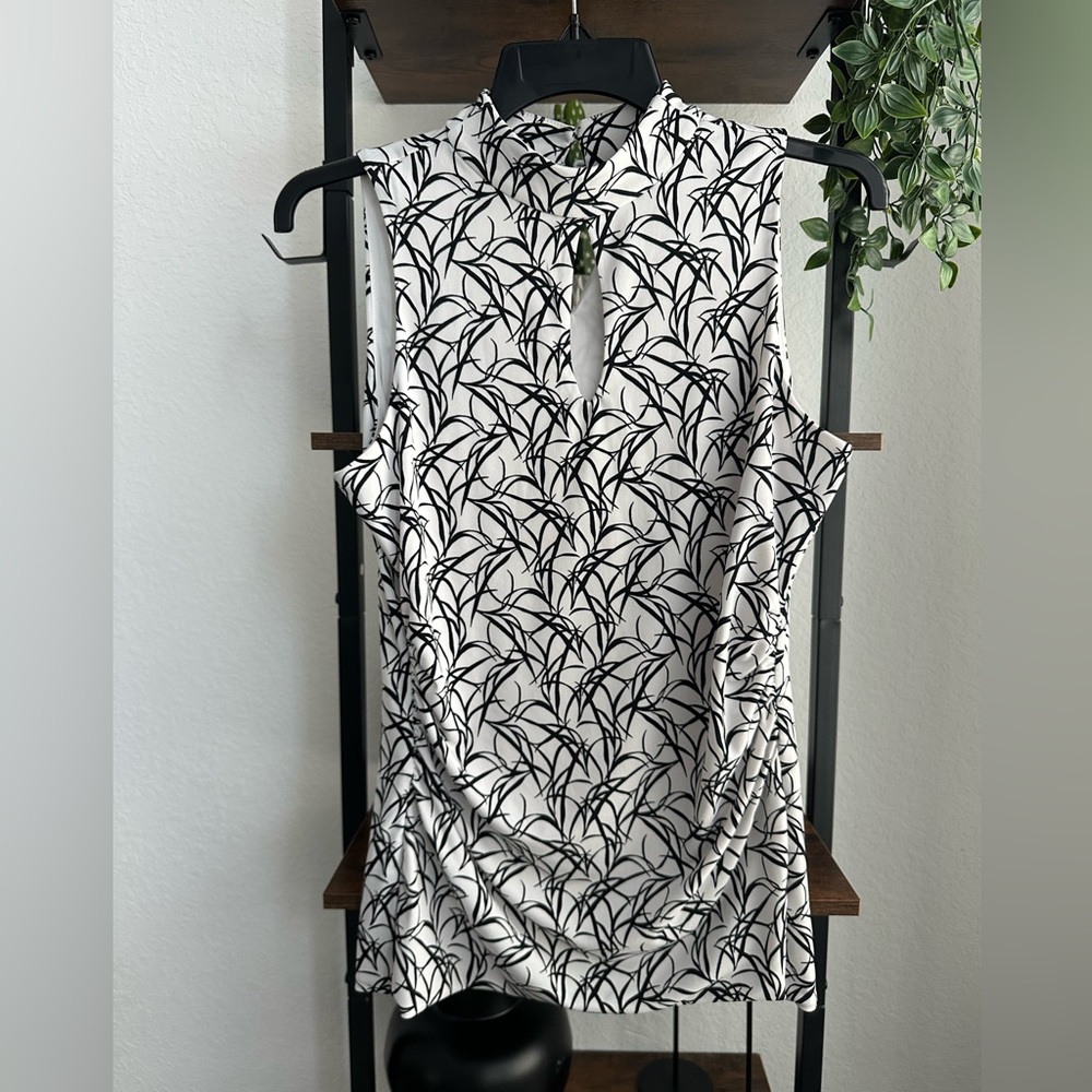 Women’s White House‎ Black market, elegant mock neck tank, size extra small.